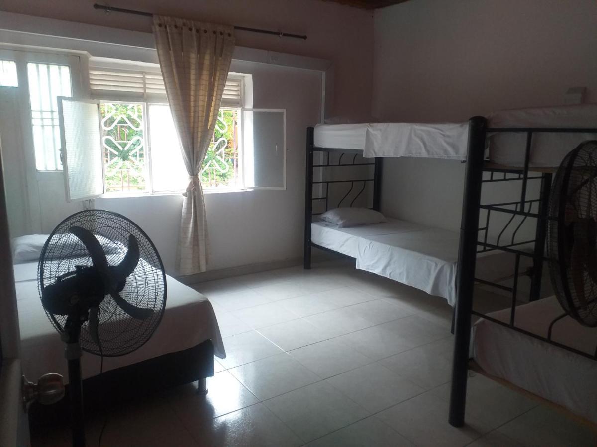 Backpackers And Travellers Hostel Нейва Екстер'єр фото